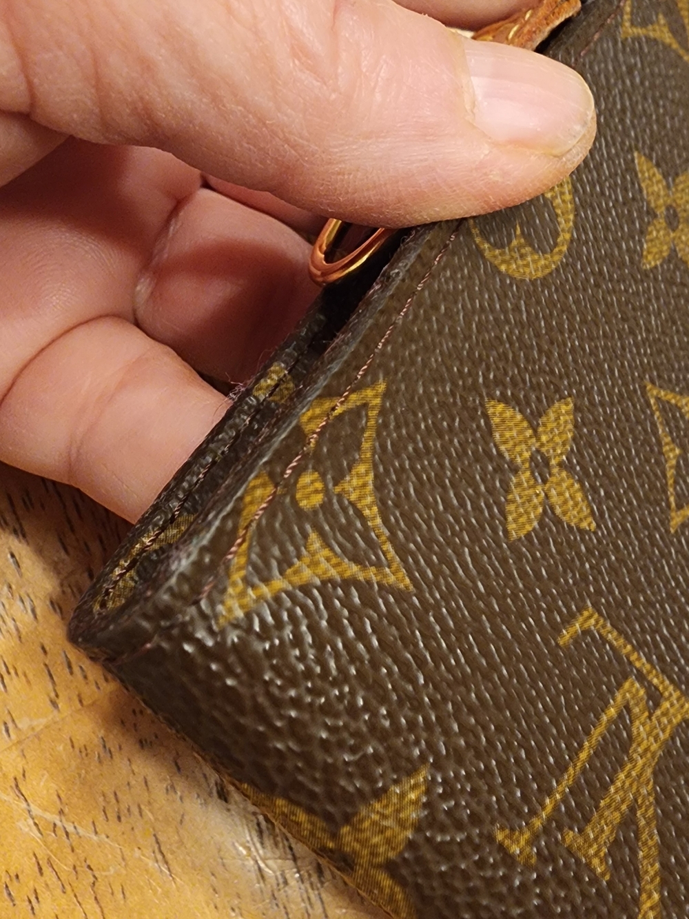 Louis Vuitton Monogram Toiletry Pouch 15 made of canvas. - Picture 14 of 16